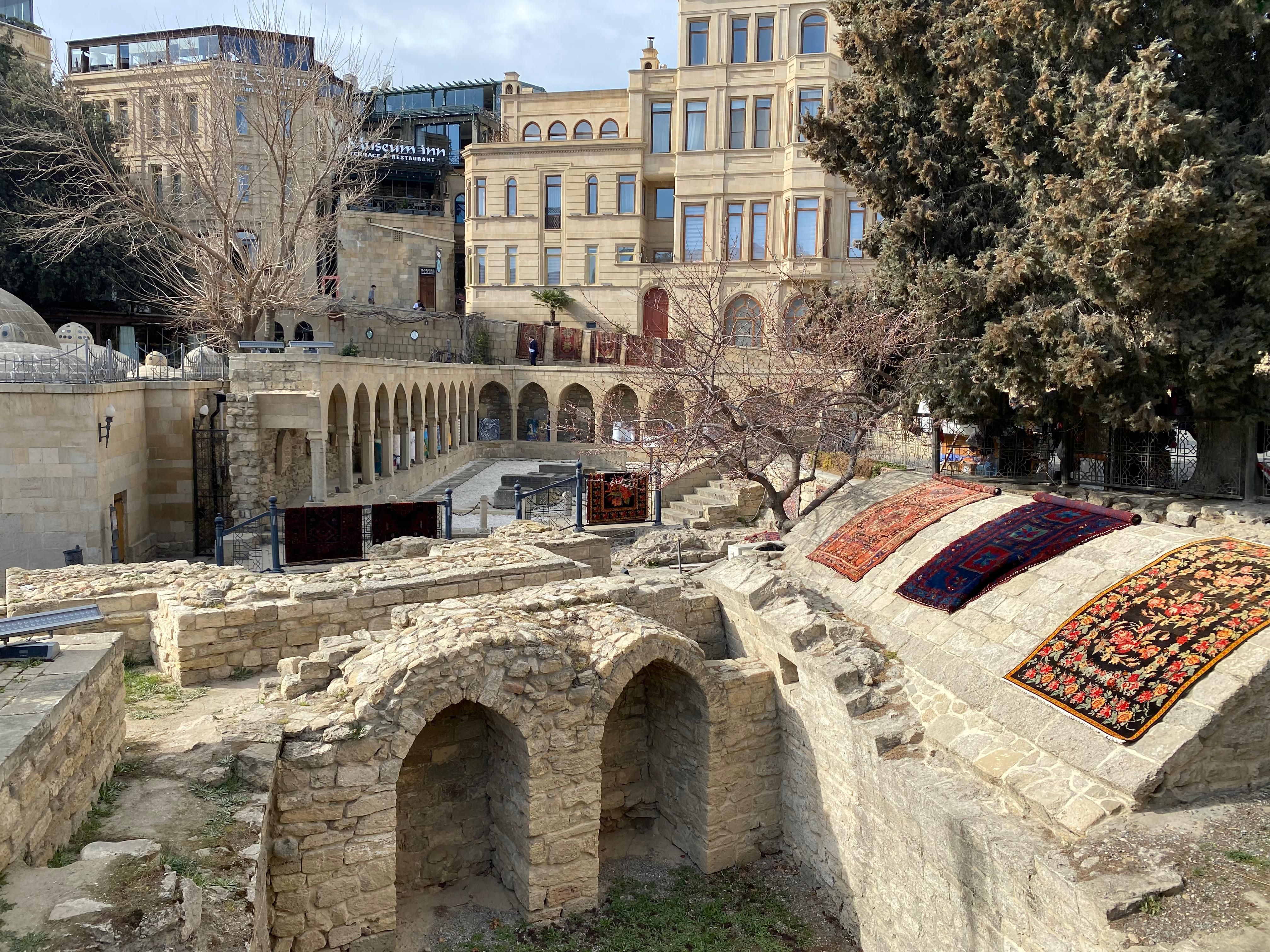 Руины в Ичери-Шехер — Баку